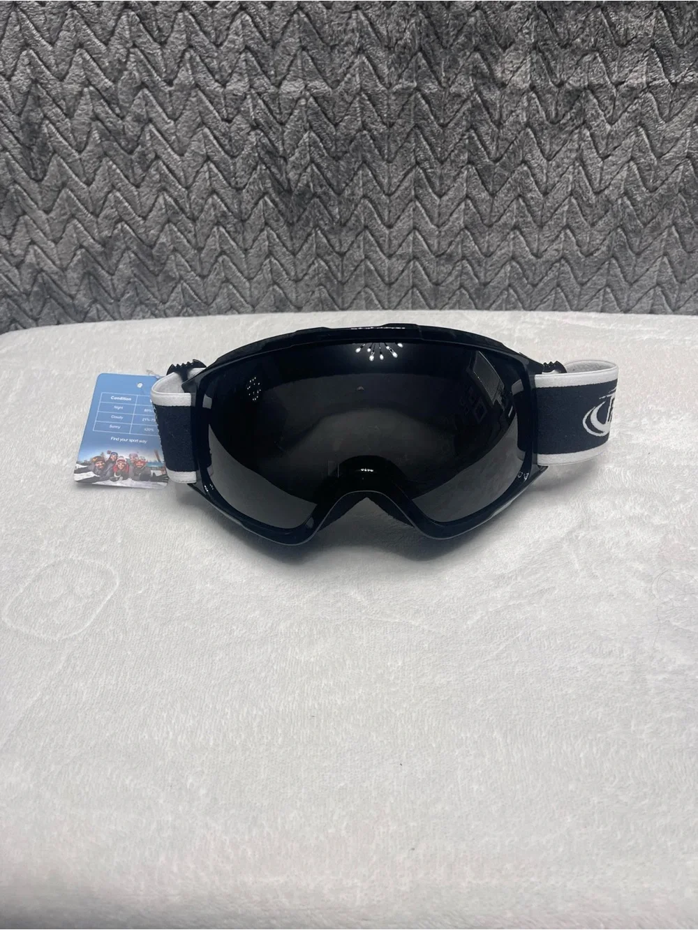 New Findway Ski Goggles Snowboard Glasses UV Protection Anti Fog Black Frame NWT
